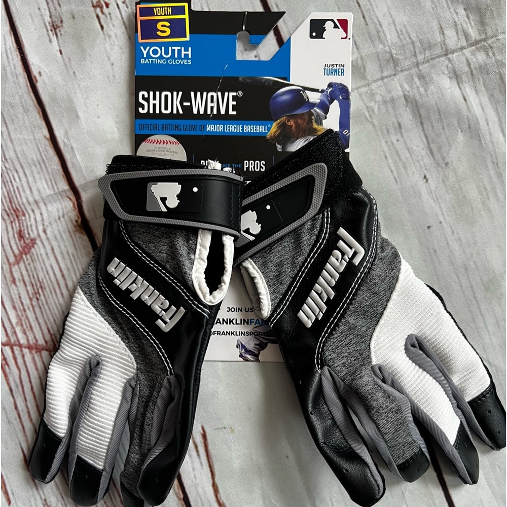 NWT Franklin Sports Youth Small shock-wave batting gloves